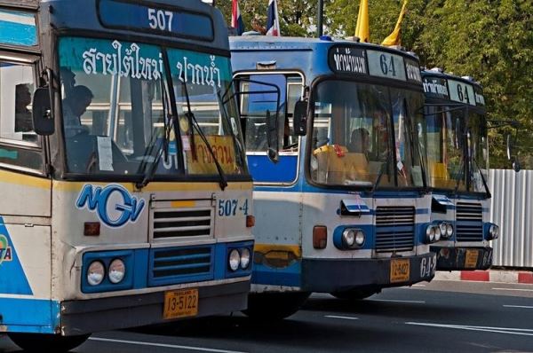 <br />
Почему на Пхукете простаивают сотни туристических автобусов?<br />
